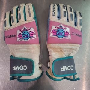 Vintage Skiing Gloves